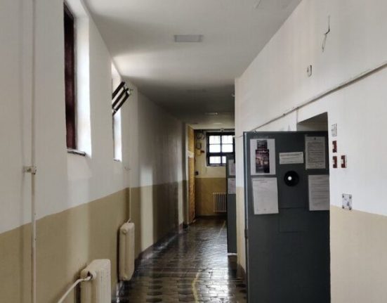 A börtön folyosója nem kellemes látvány