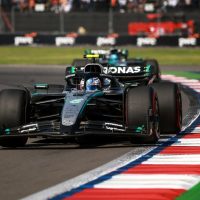 Russell Mexikóban száguld a cél felé